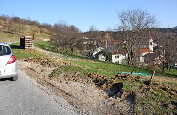 Ko  je sneg skopnel, so se pokazale poškodbe. 
