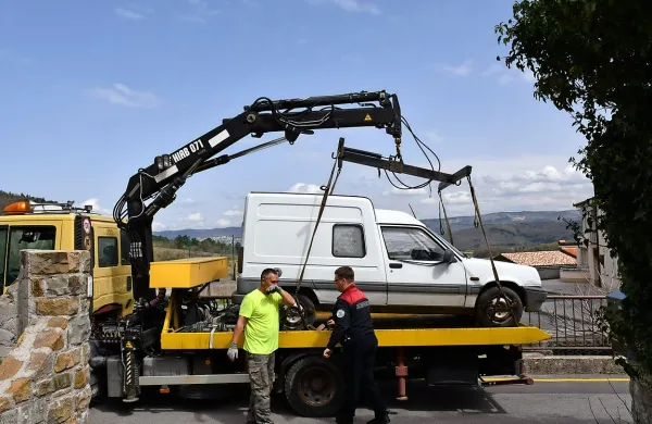 Lastnikom starih in odsluženih motornih vozil v koprskem redarstvu omogočajo povsem brezplačen odvoz in uničenje.