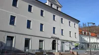 Na postojnski občini pravijo, da bodo stavbo stare banke obnovili in oživili z novimi vsebinami.