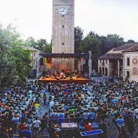 Trg Castello v kraju Sesto al Reghena je prizorišče festivala Sexto'nplugged.