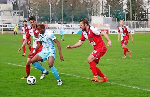 Osuji Amarachi (z žogo) je bil eden najbolj potrtih po slovesu 
Gorice od pokalnega tekmovanja. 