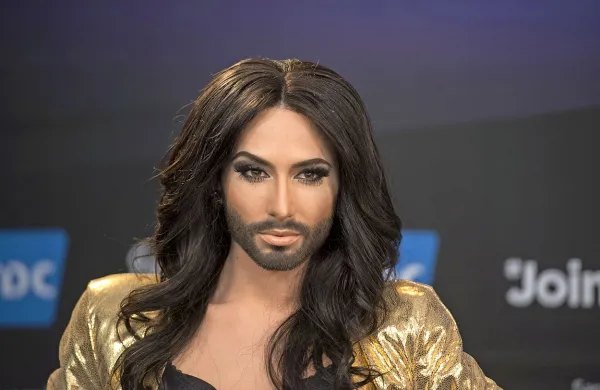 Bradata pevka Conchita Wurst je razkrila, da je že vrsto let hiv 
pozitivna.
