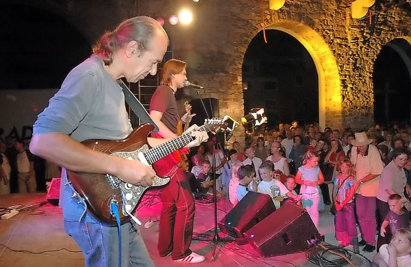 Nastop Avtomobilov leta 2005 v Kopru, v ospredju Alan Jakin.