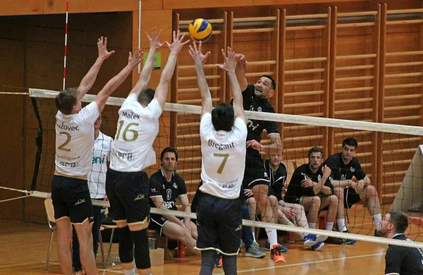 Za slovo od prve lige je bil pri Gen-I Volleyu najučinkovitejši Alan 
Komel s 17 točkami. 