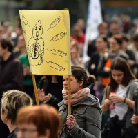 Protestni shod proti sprejetju novele zakona o nalezljivih boleznih