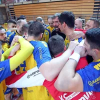 Ostajajo v lovu za Gorenjem