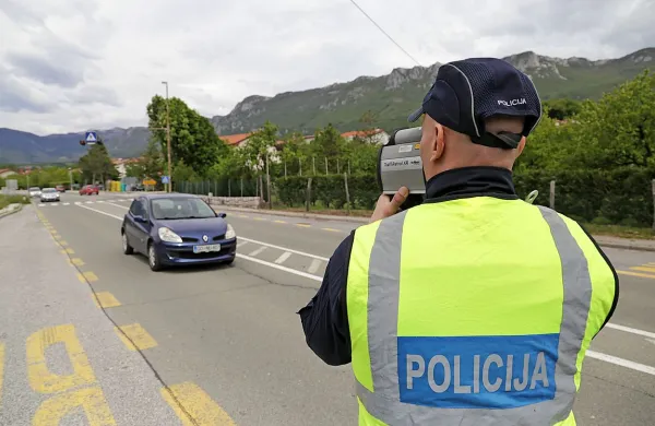 V prvem tednu preventivne akcije Hitrost ubija - vozimo pametno 
bodo policisti poostrili nadzor, v sredo pa bodo tako kot večina 
evropskih držav izvedli maraton nadzora hitrosti. 