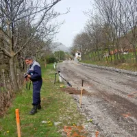 V torek popoldne  so pripadniki državne enote za varstvo pred NUS  
v bližini Prevale v smeri Lokvi detektirali bodoče gradbišče za 
krožno križišče.
