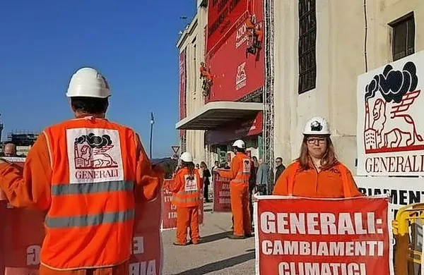 Protestirajo proti investicijam v premog