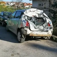Patria brez vojaka zmečkala avto