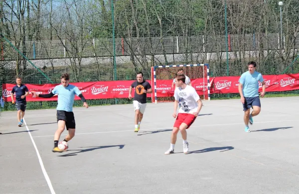 Utrinek z uvodnega turnirja sezone na prostem v  Rožni dolini na 
Goriškem.
