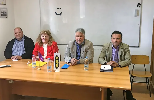 Za Oljko bodo na parlamentarnih volitvah kandidirali (z leve) - Ornelio Bernetič, Mirja Gregorič in 
Valter Krmac. Poleg je še generalni sekretar stranke Patrik Peroša.