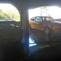 V garažni hi&scaron;i je zagorel zapu&scaron;čen fiat