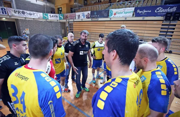 Koprske rokometaše čaka drevi izziv sezone - pokalni polfinale s 
Celjani.