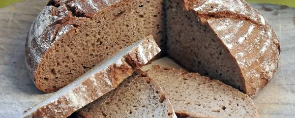 Kruh z drožmi je polnejšega okusa.