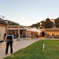 Pred izolsko bolni&scaron;nico akcijsko - i&scaron;čejo strelca s portoro&scaron;ke plaže