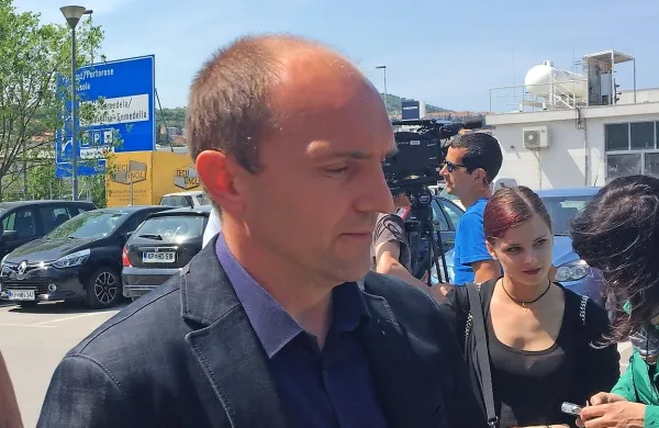 Dejan Grandič, pomočnik vodje Sektorja kriminalistične policije 
PU Koper, na večino novinarskih vprašanj zaradi intenzivne 
preiskave, ki še poteka, ni mogel odgovoriti.