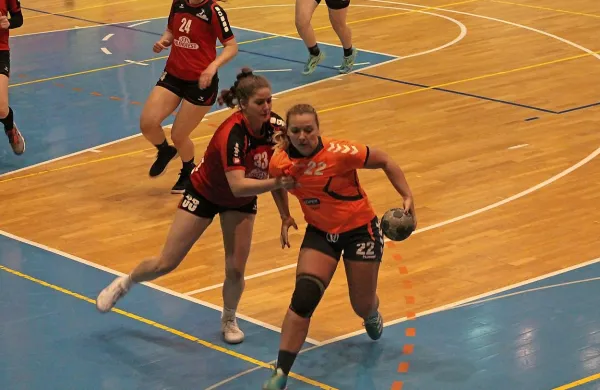Med najboljšimi igralkami Žurda Koper  na tekmi z Žalcem je bila 
Eva Zorko s sedmimi zadetki.