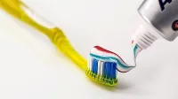 Električna in ročna zobna ščetka  očistita le 70 odstotkov zobnih 
površin.