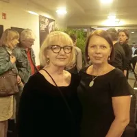 Irena Urbič, še vedno angažirana kulturnica, tokrat v družbi 
veleposlanice v Argentini Jadranke Šturm Kocjan (desno)