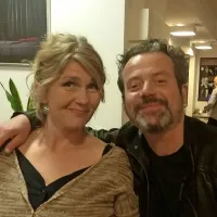 Tjaša Vatovec, Gledališče Koper, in Vojko Belšak, ki trenutno 
navdušuje v nadaljevanki Reka ljubezni, sta si v prijetnem druženju 
izmenjala tudi besedo ali dve o pravkar videni predstavi.  