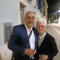 Scenografka, kostumografinja in glasbena opremljevalka predstave Lina Vengoechea tokrat v družbi prvega moža zadrskega 
gledališča Renata Švorinića