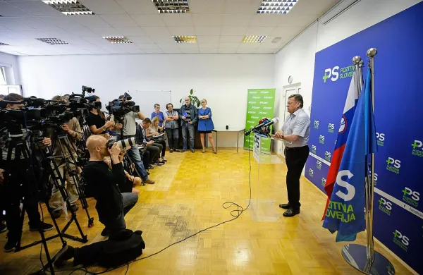 Predsednik Pozitivne Slovenije Zoran Janković je na današnji 
novinarski konferenci povedal, da se namerava vključiti v letošnje 
volitve za DZ.