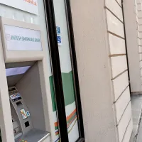 Skupina Intesa Sanpaolo ima v 12 državah več kot 6000 bankomatov, kar 700 jih je tudi na Hrvaškem.