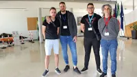Dijaki Alen Mujkić, Andraž Grgič in Armin Mašič ter mentor 
Aleksander Pohlen s Srednje tehniške šole Koper (z leve)