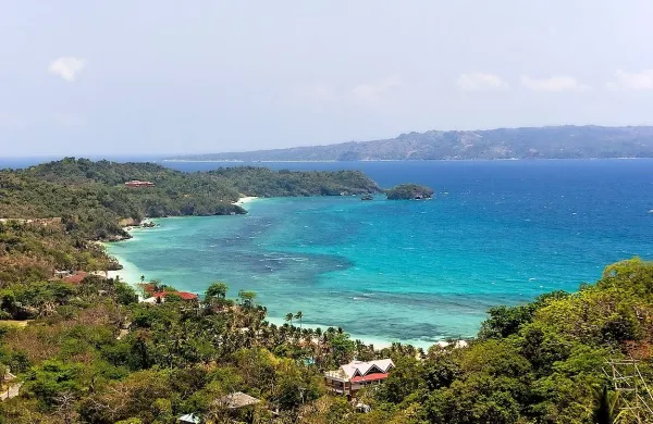 Rajski otok Boracay na Filipinih so danes za šest mesecev zaprli za 
turiste.