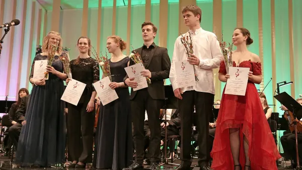 Šest finalistov evrovizijskega tekmovanja se je predstavilo na koncertu v veliki dvorani Konservatorija za glasbo in balet v Ljubljani.  