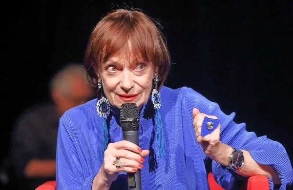 Manca Ko&scaron;ir, gostja intervjuja na odru