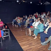 Manca Ko&scaron;ir, gostja intervjuja na odru
