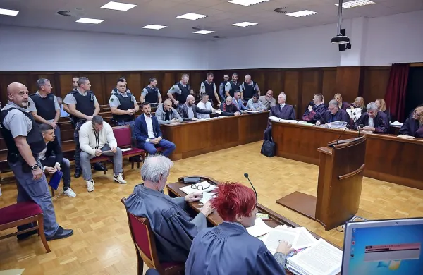 Sojenje članom združbe se je začelo lani jeseni, po zaključku 
dokaznega postopka je koprsko tožilstvo za obtožene predlagalo 
skoraj 59 let zapora. 