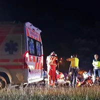 Reševalci so hudo poškodovanega motorista in tudi sopotnika odpeljali v izolsko bolnišnico.