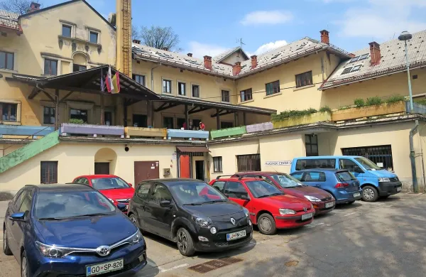   Mladinski center Idrija je dobil v uporabo ogromno stavbo.