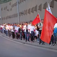 Z baklami ob morju na kres s tradicijo