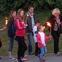 Z baklami ob morju na kres s tradicijo