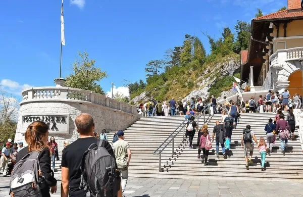 V šestih dneh so v Parku Postojnska jama našteli kar  40.000 
obiskovalcev.