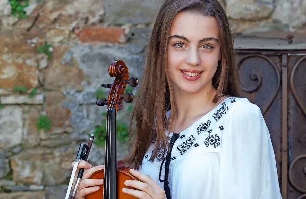 Maša Stopar si ne predstavlja življenja brez violine.