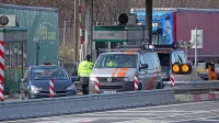 Cestninski nadzorniki so letos zalotili več voznikov brez vinjet kot 
lani.