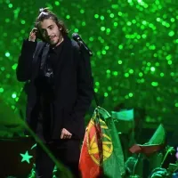 Salvador Sobral je s pesmijo Amar pelos dois lani prinesel zmago 
Portugalski.