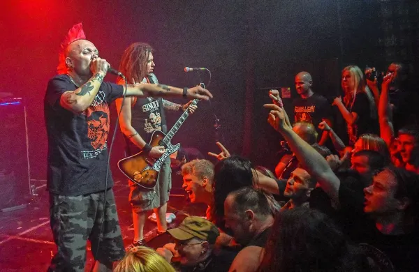 The Exploited s pevcem Wattiejem Buchanom  so navdušili.
