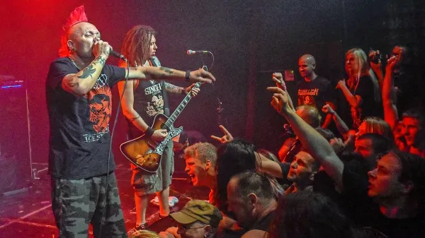The Exploited s pevcem Wattiejem Buchanom  so navdušili.