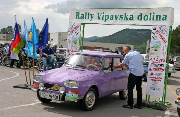 V Ajdov&scaron;čini se je zbrala stotnija starodobnikov