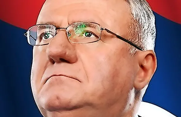 Srbska policija je danes vodji srbskih radikalcev Vojislavu Šešlju 
preprečila organizacijo shoda v vasi Hrtkovci, ki je bil že pred tem 
prepovedan.