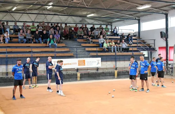 Balinarji La Perosine (desno) so večino prednosti pred novogoriškim Agrochemom (levo) pridobili v tekaških disciplinah.