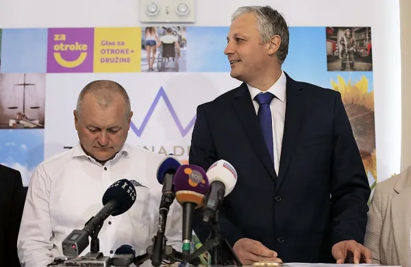 V koaliciji Kangler & Primc - Združena desnica so  prepričani, da so 
spolnim kvotam zadostili. Na fotografiji:  predsednik Nove ljudske 
stranke Franc Kangler (levo) in predsednik stranke Glas za otroke 
Aleš Primc.