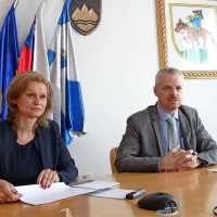Delo občine v minulem letu in načrte za prihodnje sta včeraj 
predstavila župan Robert Smrdelj in direktorica občinske uprave 
Mihaela Smrdel. 