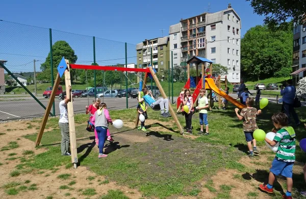 Nekdanje odlagali&scaron;če je postalo otro&scaron;ko igri&scaron;če